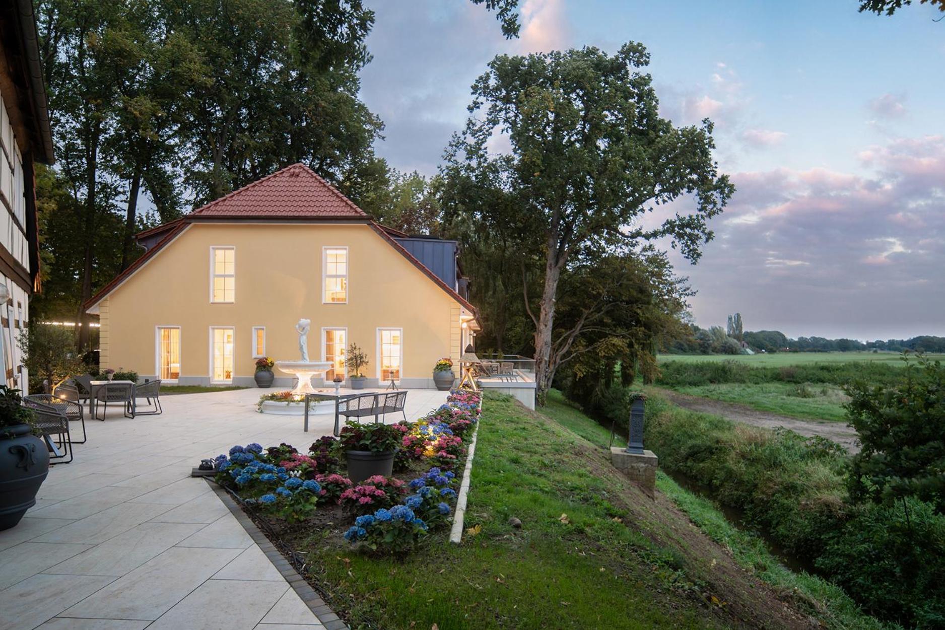 Schlossresidenz - Boutique Apartments & Hotel Suiten Schloss Ricklingen Exterior photo